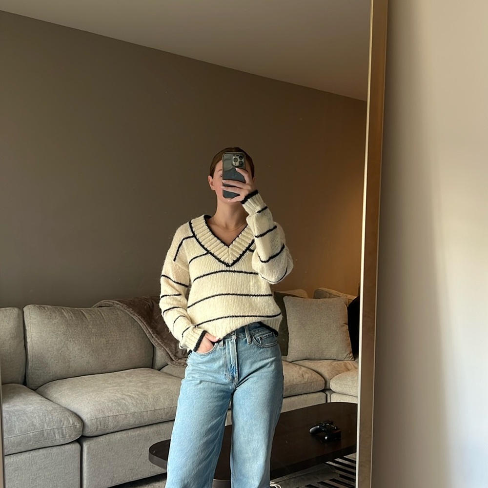 Stripped V-neck Sweater